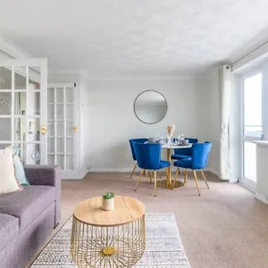 https://trendy-sea-view-2-bedroom-sleeps-6-free-parking.bournemouth-hotels.org